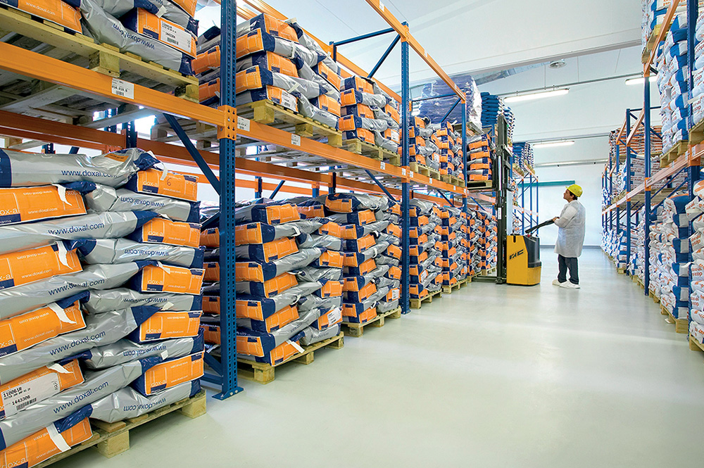 Magazzini con mangimi Dox-al